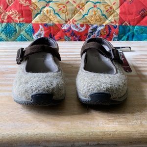 Merrell clogs size 7